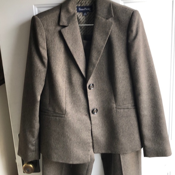 Pant suit - Picture 2 of 3